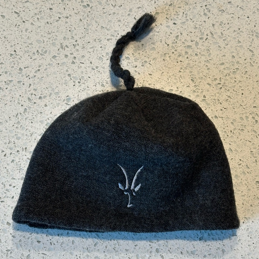 Ibex Merino Wool Adult Top Knot Hat Tassel in Dark Gray